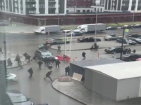درگیری گروهی از کارگران با بیل در مسکو!