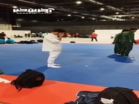 نماز شکر امیرمحمد حاتمیان پس از کسب مدال طلای MMA بازیهای آسیایی جوانان در بحرین