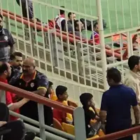 جر و بحث ادامهدار دستیار یحیی با یک هوادار