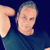 شهرام شکوهی : برا تمرین کردن با گیتار سر دستشو با حوله میببستم تا صداش در نیاد