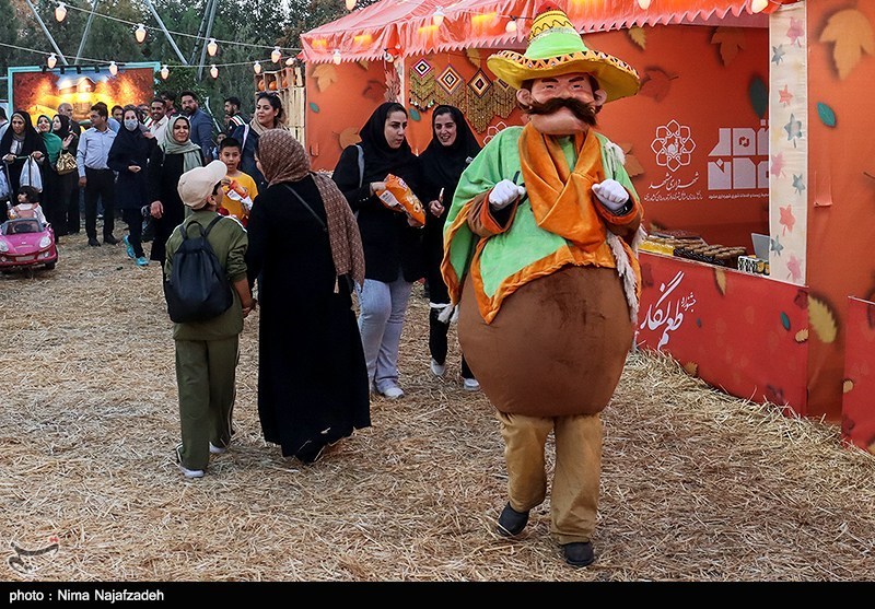 چهارمین جشنواره طعم و رنگ پاییز در باغ مشهد