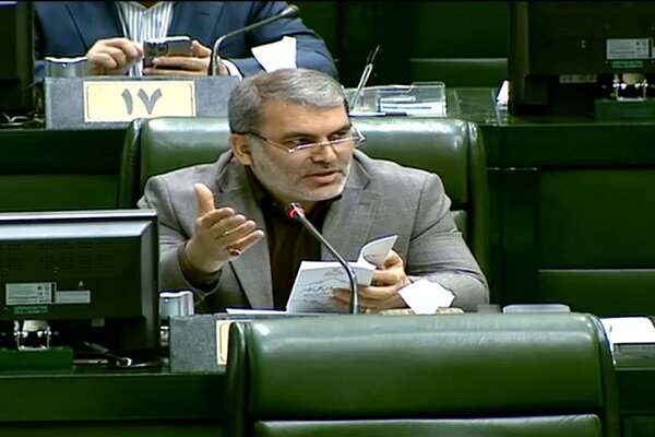 زنگنه: دود تغییر مدام سیاستهای ارزی به چشم مردم میرود