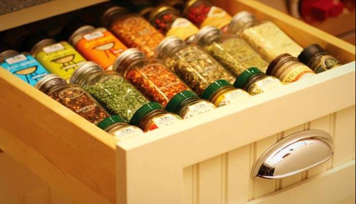 بدترین جای آشپزخانه برای نگهداری ادویه
