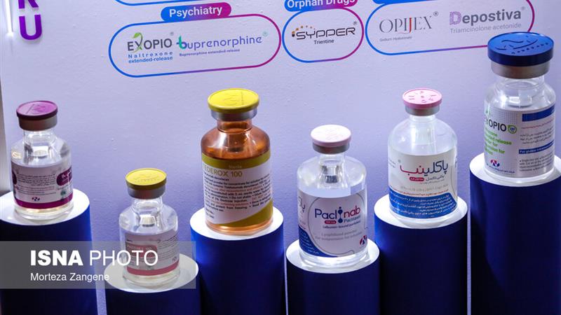اعطای اعتبار ۵ میلیون ریالی خدمات آزمایشگاهی به پژوهشگران حاضر در نمایشگاه نانو
