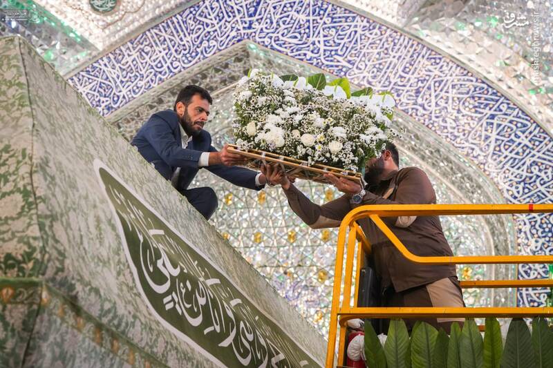 عکس/ گل‌آرایی ضریح امیرالمومنین برای ولادت عقیله بنی هاشم
