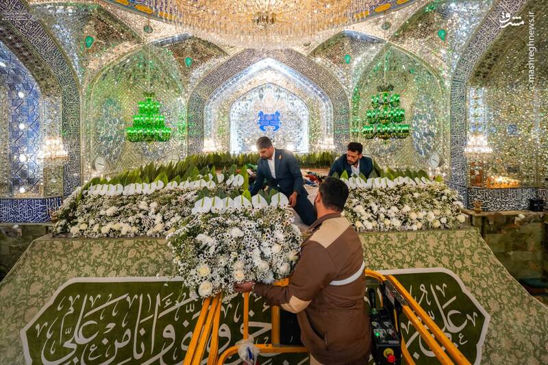 عکس/ گل‌آرایی ضریح امیرالمومنین برای ولادت عقیله بنی هاشم
