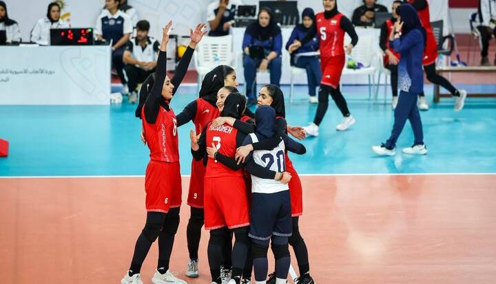 پیروزی قاطع دختران والیبال برابر هنگکنگ و صعود به جمع ۴ تیم برتر