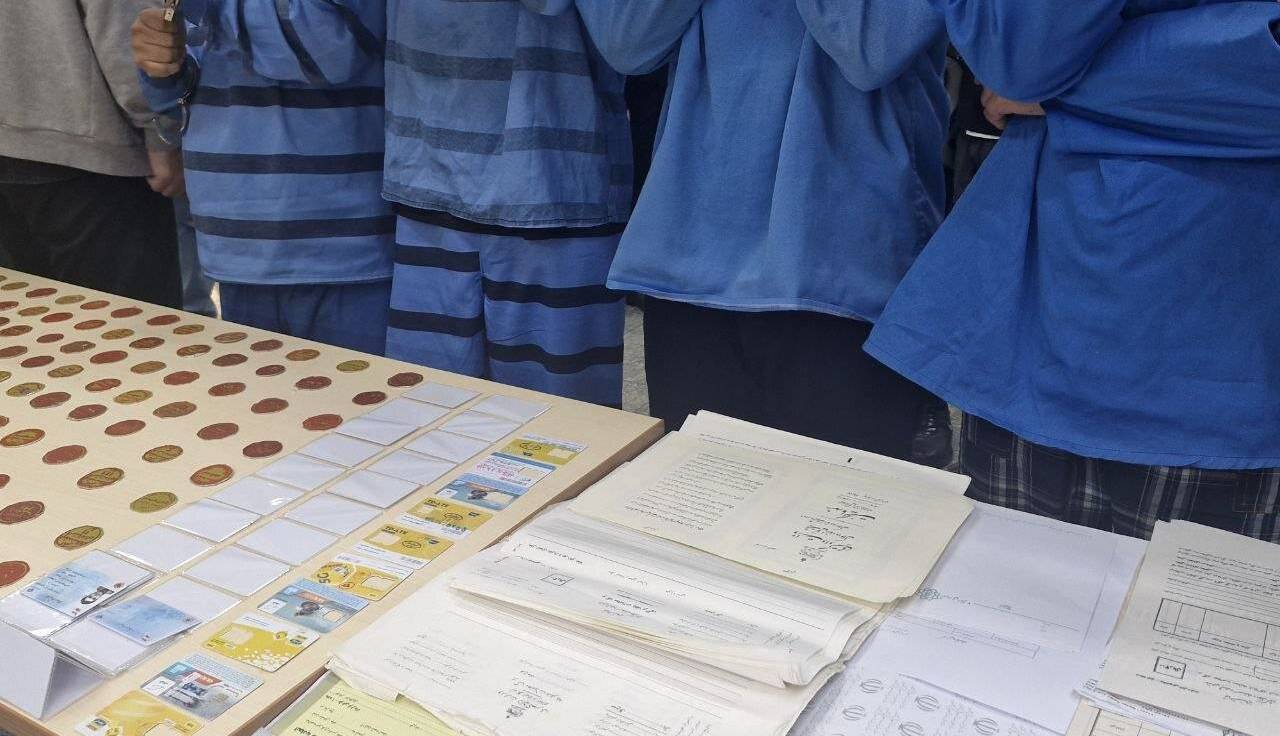 انهدام شبکه بزرگ صدور کارتهای بازرگانی جعلی به ارزش ۱۰۹ همت