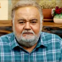 تفریح خانوادگی اکبر عبدی در کنار ساحل