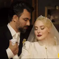 چیدمان خاص و پاییزی سفره عقد آرام جعفری و بابک انصاری