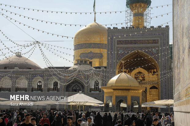 حرم مطهر رضوی در روز ولادت حضرت زینب (س)