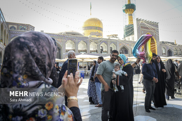 حرم مطهر رضوی در روز ولادت حضرت زینب (س)