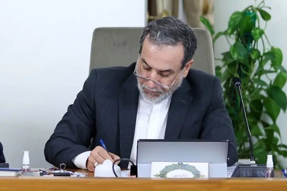 عراقچی: راهبرد دفاع همهجانبه و بهرهگیری از تمامی ظرفیتها از اولویتهای وزارت خارجه است
