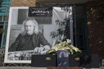 عکس/ تشییع پیکر «واحد خاکدان»