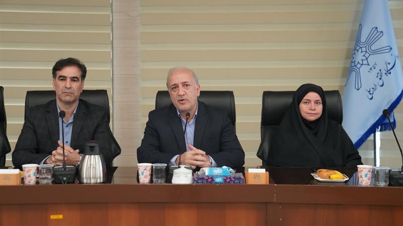 نگاه دولت به جایگاه علم و فناوری نگاهی متعالی است