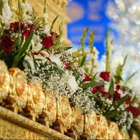 گل‌آرایی ضریح امیرالمومنین(ع) به‌مناسبت ولادت حضرت زینب(س)