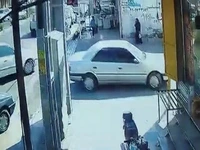 لحظه سرقت مسلحانه از یک طلافروشی 