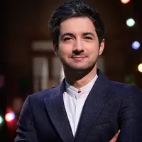 عکس پربازدید نجمالدین شریعتی در اکران یک فیلم