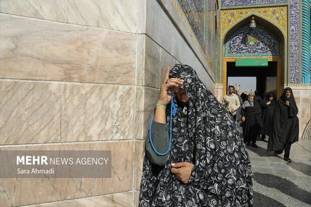 حرم مطهر رضوی در روز ولادت حضرت زینب (س)