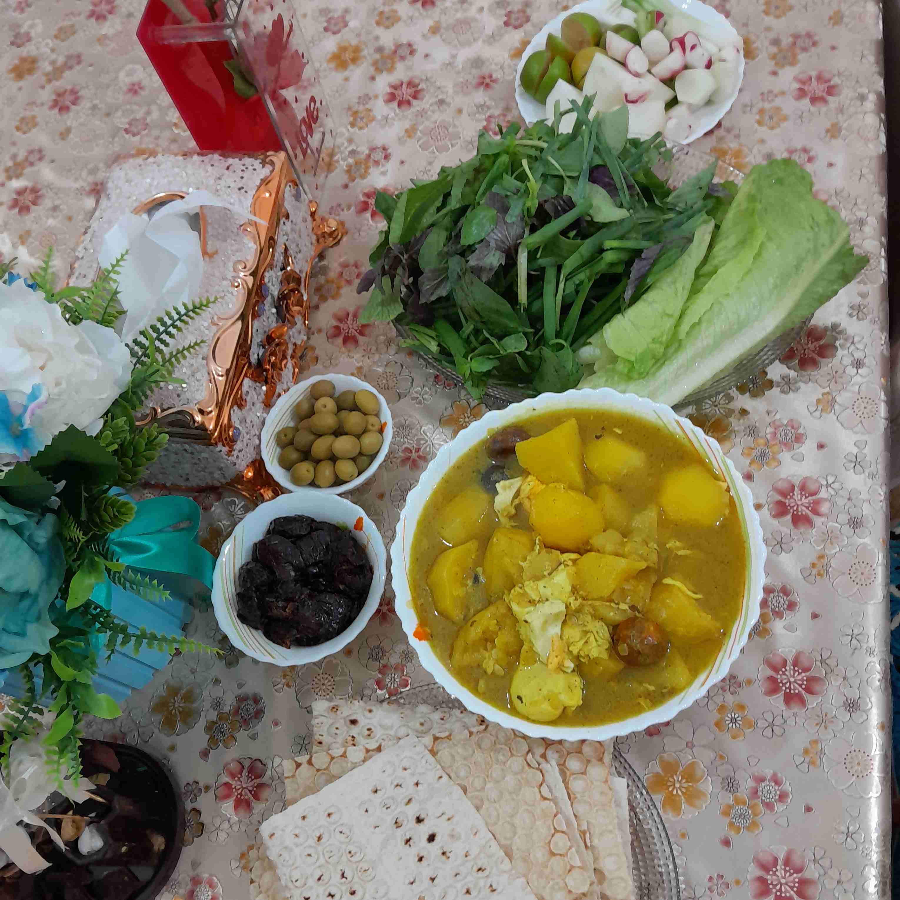 خوشمزه نهارامروزمون اشکنه کدوبامخلفات،نوش نگاه عزیزان ودوستان 😋😋🌺🌹ازته دل آرزومیکنم تاعمرداریددورباشیدازچشم های تنگ،زبانهای تلخ،قلبهای سنگ...!💫💫💫🍁🍁🍁🍀🍀🌺🌹دست‌پخت کدبانوی عزیزومهربون خونم 🥰😘🤍🫶💕💞❤️😍💓💚🫶🤍😋🌺🌹