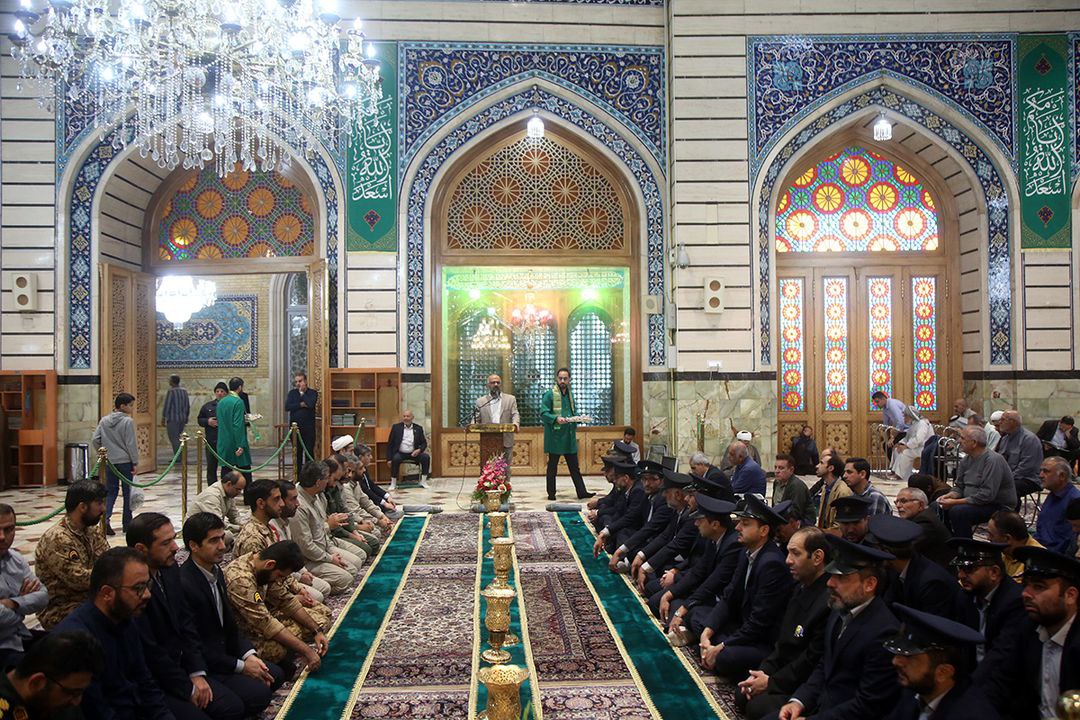 گل آرایی ضریح مطهر بانوی کرامت در روز میلاد حضرت زینب (س)