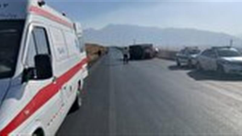 واژگونی کامیونت در جاده اراک به ازنا