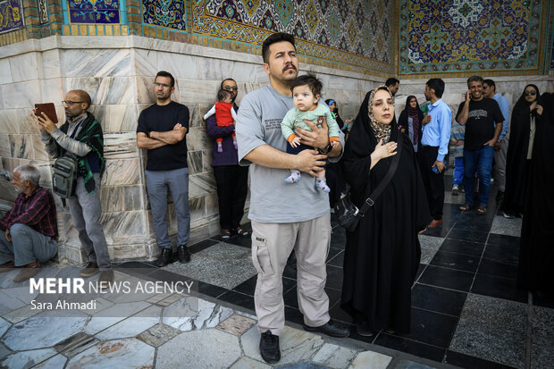 حرم مطهر رضوی در روز ولادت حضرت زینب (س)