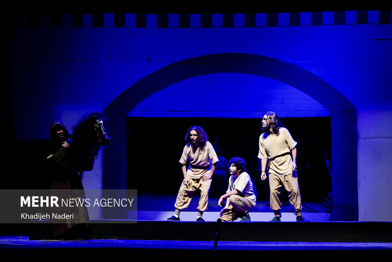 اجرای نمایش «یک تن» در اصفهان