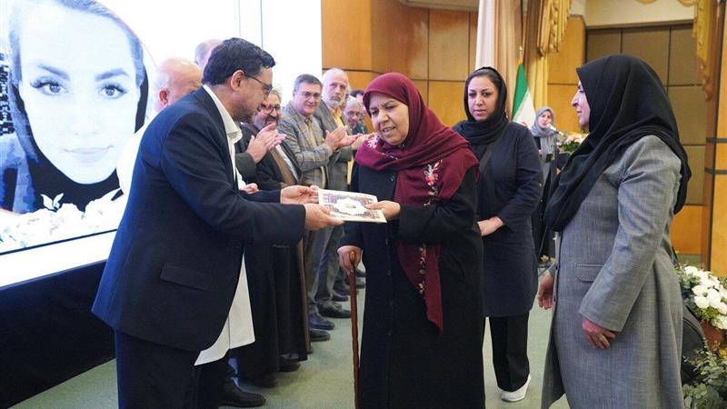 پرستاران نمونه علوم پزشکی تهران تقدیر شدند/ بررسی مشکلات پرستاران با حضور رییس جمهور