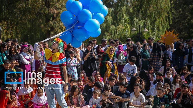 وزیر فرهنگ و ارشاد اسلامی: جشنواره مریوان نماد تئاتر خیابانی ایران است