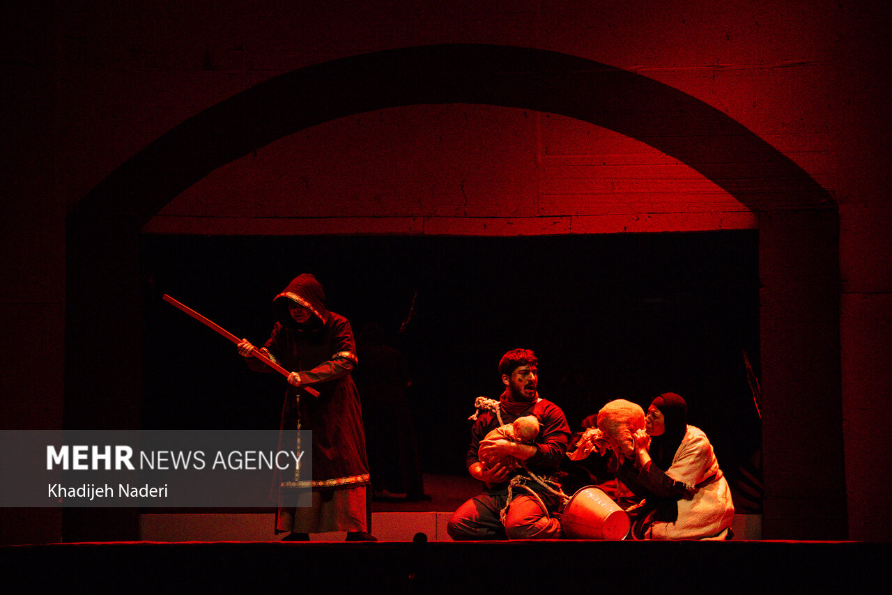اجرای نمایش «یک تن» در اصفهان