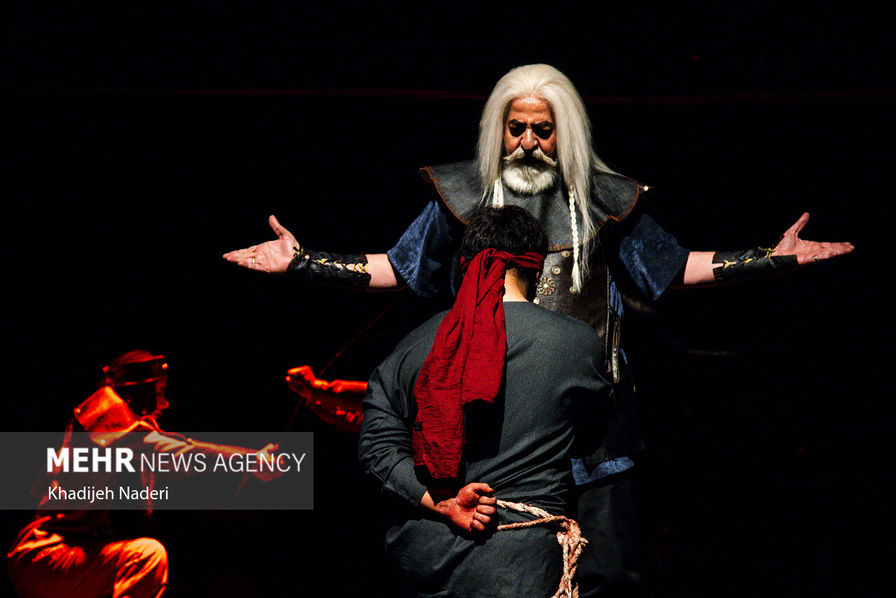 اجرای نمایش «یک تن» در اصفهان