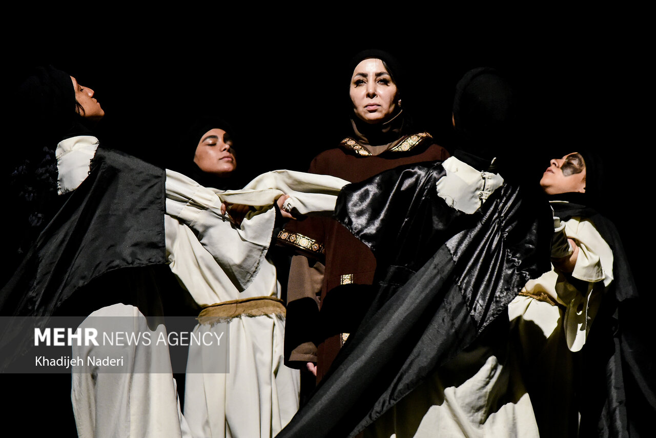 اجرای نمایش «یک تن» در اصفهان