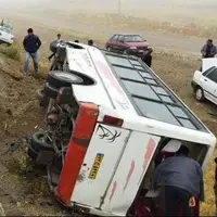 مصدومیت ۱۳ تن در واژگونی مینیبوس حامل دانشآموزان دختر در نقده