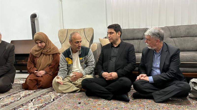 دیدار وزیر فرهنگ و ارشاد اسلامی با خانوادە شهید هفت ماهە جنگ ۱۲ روزە