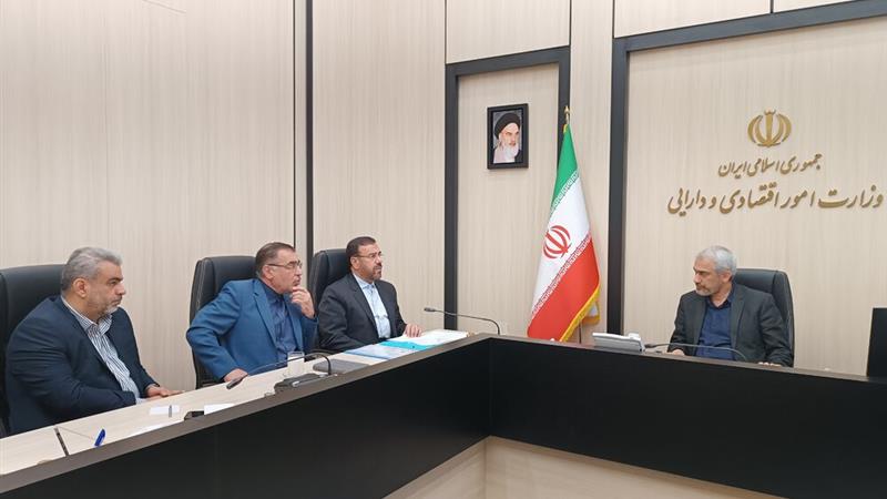 اختیارات بیشتری در حوزههای مالی، بانکی و سرمایهگذاری به فارس تفویض شود