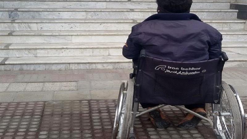 انتقاد عضو شورای شهر از ضعف روشنایی و موانع در پیادهروها