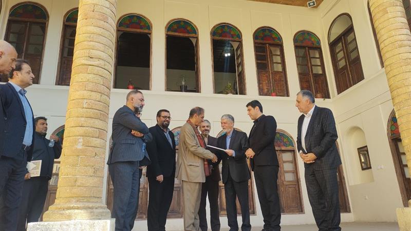 وزیر ارشاد از قطب الدین صادقی تجلیل کرد