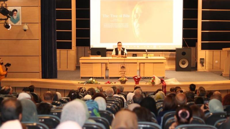 فرش دستباف ایران باید با زبان سینما و رسانه به نسلهای آینده معرفی شود