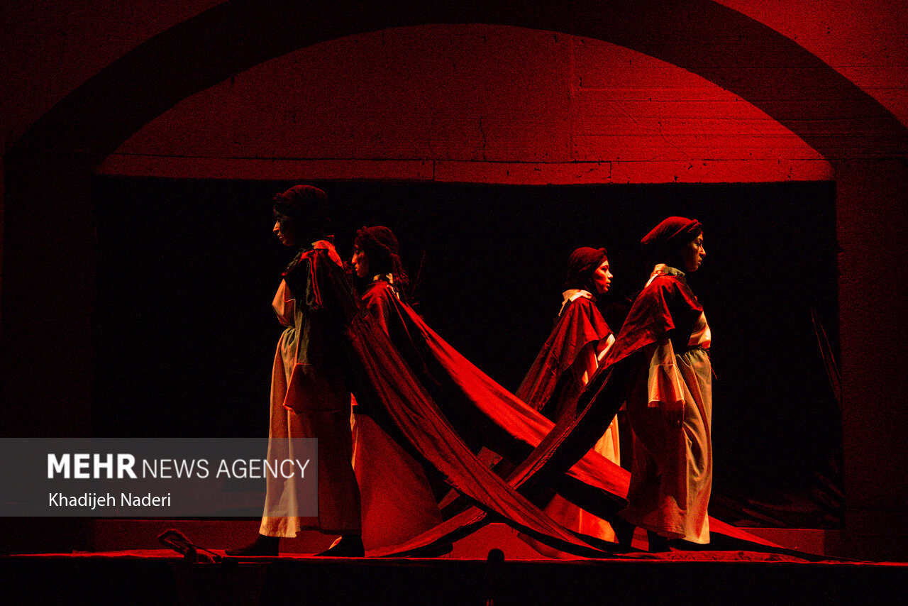 اجرای نمایش «یک تن» در اصفهان