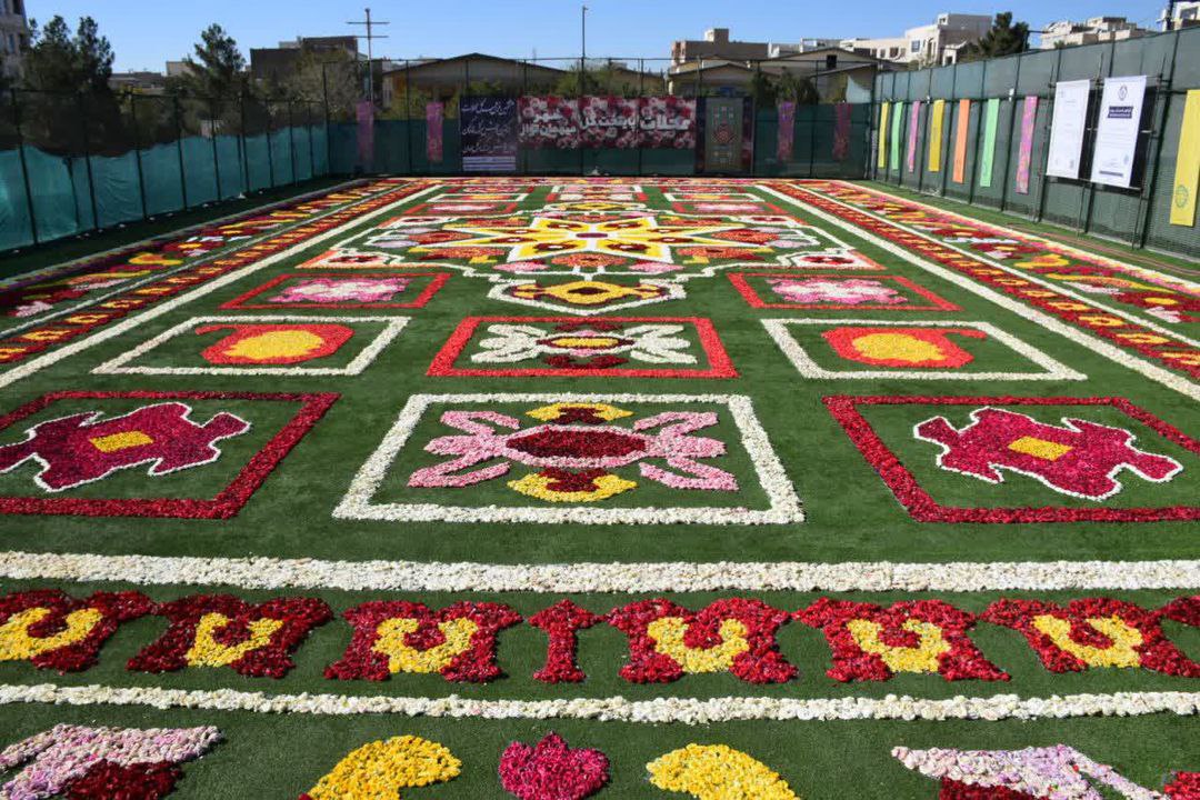 بزرگترین فرش گل خاورمیانه در محلات