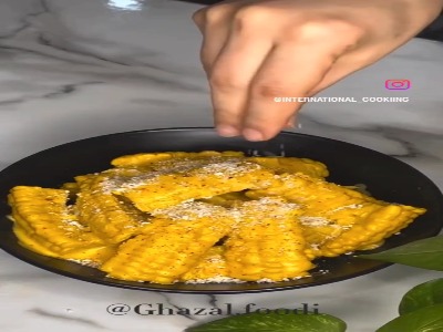 بلال با سس کره ای، سیر و پنیر چدار