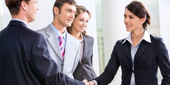 چتهای همسرم با همکارش صمیمانه است