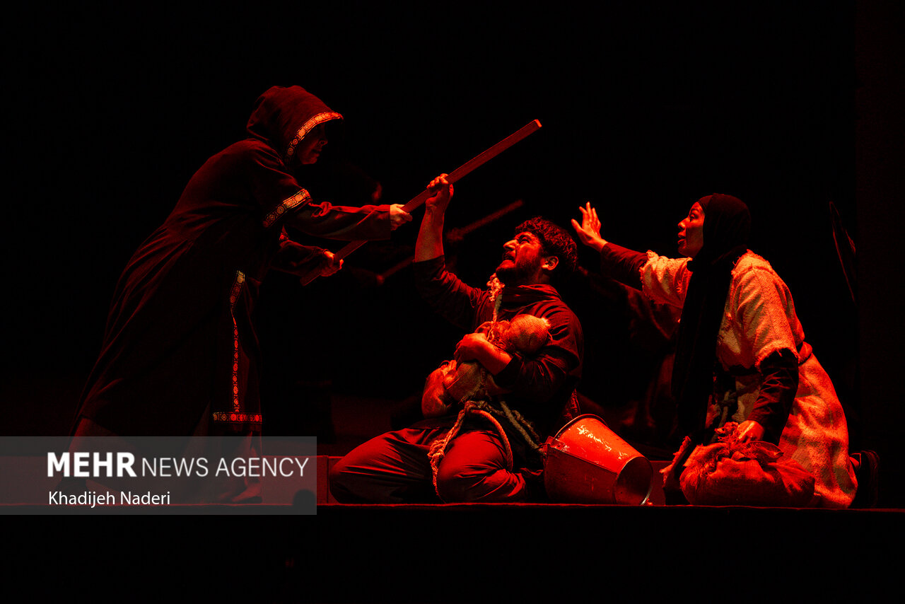 اجرای نمایش «یک تن» در اصفهان