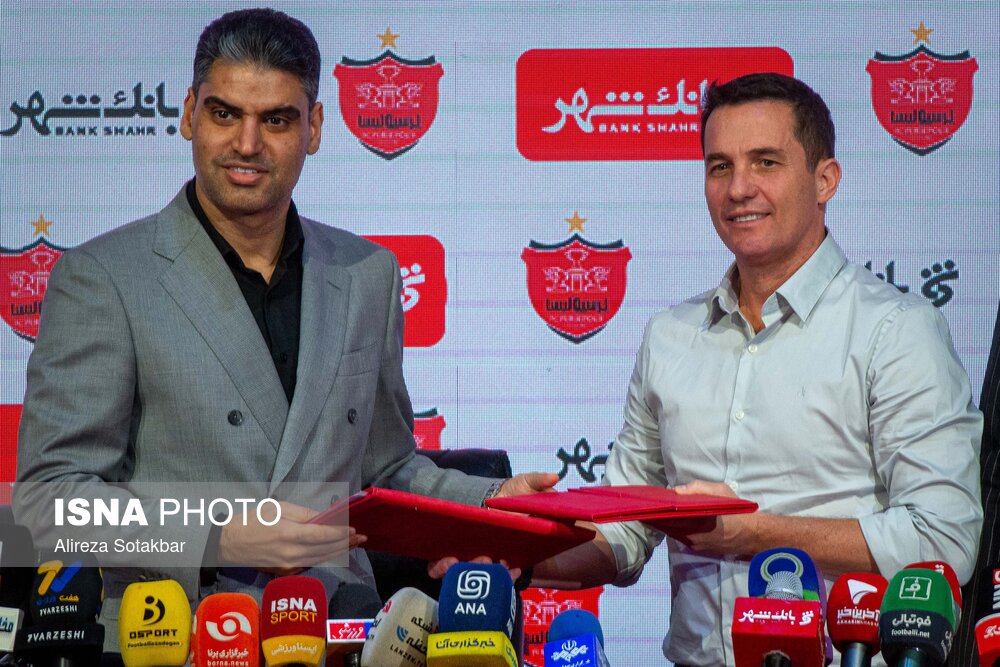 مراسم معارفه و امضای قرارداد سرمربی جدید تیم پرسپولیس