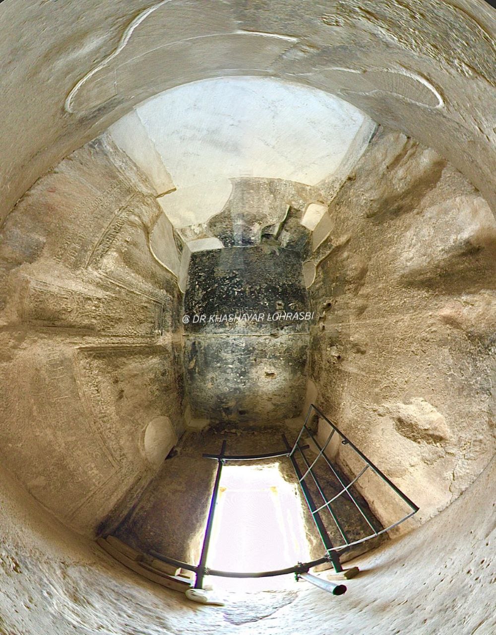 تصاویری از درون آرامگاه کوروش 