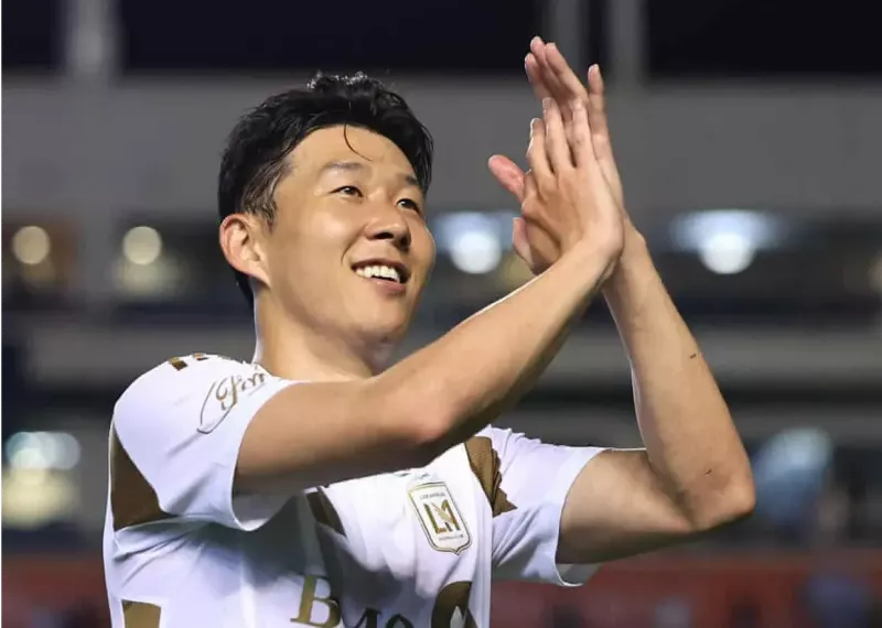 ستاره کرهای شانه به شانه لیونل مسی!