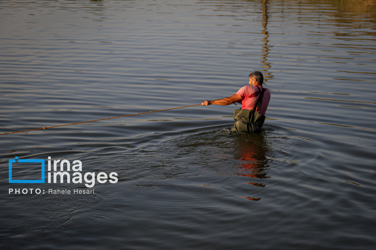 روزی در خاک و دریا