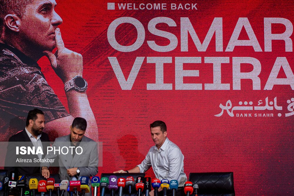 مراسم معارفه و امضای قرارداد سرمربی جدید تیم پرسپولیس