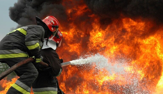 حریق در کارخانه فوم شهرک صنعتی شماره ۲ بندرعباس مهار شد